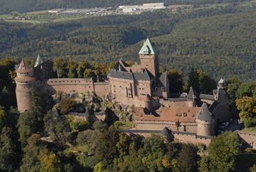 Vue aérienne en automne du château - © Jean-Luc Stadler