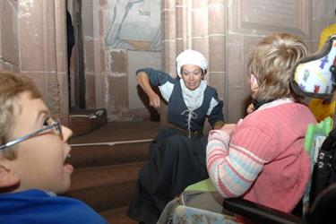 welcoming of visitors with disabilities during the event "Un château pour tous" - © Marc Dossmann