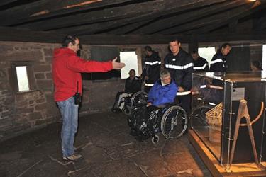 welcoming of visitors with disabilities during the event "Un château pour tous" - © Marc Dossmann