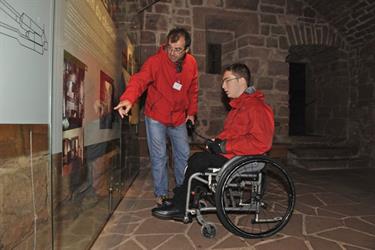 welcoming of visitors with disabilities during the event "Un château pour tous" - © Marc Dossmann