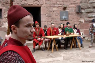 Membres de la COmpagnie Saint Georges lors de La machine à remonter le temps au château du Haut-Koenigsbourg - © Jean-Luc Stadler