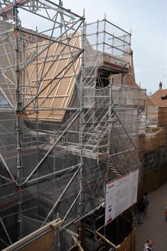 Restoration from the structure and the roof of the castle’s inn
 - © Jean-Luc Stadler