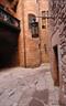 The inner courtyard of Haut-Koenigsbourg castle with the entrance in the medieval kitchen on the right - © Jean-Luc Stadler