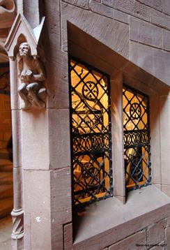 Railings of the polygonal stair leading to the dwellings, inner courtyard of Haut-Koenigsbourg castle - © Jean-Luc Stadler