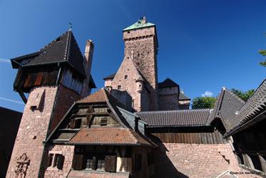 Vue sur le donjon depuis la cour intérieure du château du Haut-Koenigsbourg - © Jean-Luc Stadler