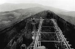 Das grosse Bollwerk und der hohe Garten während der Restaurierung der Hohkönigsburg - © DBV/Inventaire Alsace