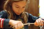 Tinkering of a coat of mail during a workshop at Haut-Koenigsbourg castle - © Jean-Luc Stadler