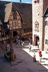 Inner courtyard of Haut-Koenigsbourg castle - © Jean-Luc Stadler