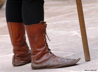 Detail of medieval clothes - © Jean-Luc Stadler