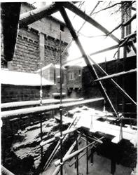 the bear moat during the restoration of Haut-Koenigsbourg castle - © DBV/Inventaire Alsace