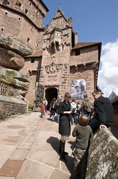 The entrance gate of Haut-Koenigsbourg castle
 - © Marc Dossmann