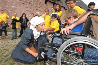 Empfang behindeter Besucher während der Veranstaltung "Un château pour tous" - © Marc Dossmann